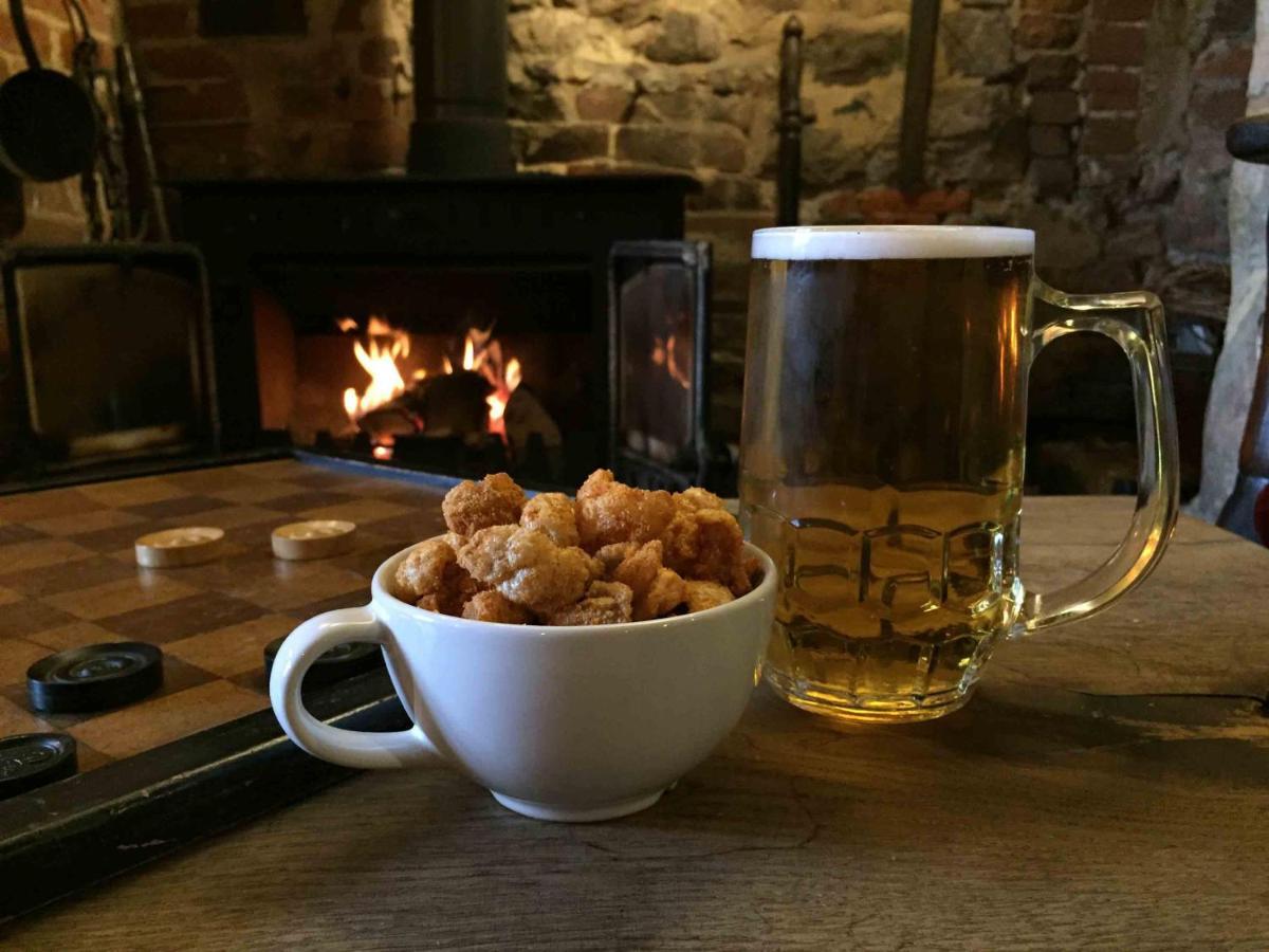 The Queen'S Head At Broad Chalke Hotel Eksteriør billede